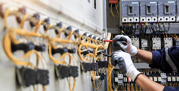 Professional Electrician technician working in Oak Ridge North, TX